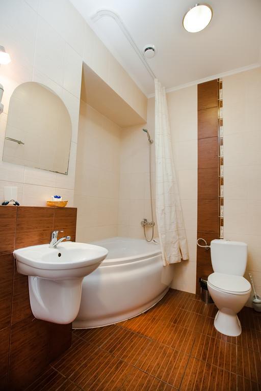 Maxmarine Yacht Club Hotel Nowa Kachowka Zewnętrze zdjęcie